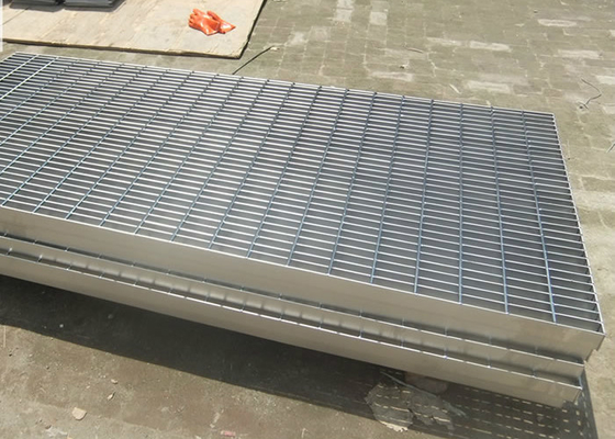 Chine Corrosif de barre tordu par plancher ouvert de maille d'acier inoxydable de passage couvert anti fournisseur