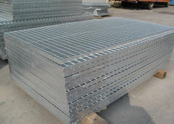 Chine grilles plates discordantes en acier galvanisées par épaisseur de tours de refroidissement de 3mm fournisseur