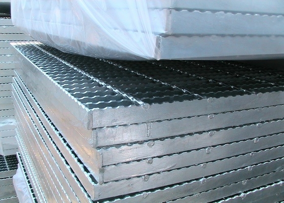 Chine Bandes de roulement d'escalier en acier galvanisées par sortie de secours emballant librement le plat de 3 - de 10mm fournisseur