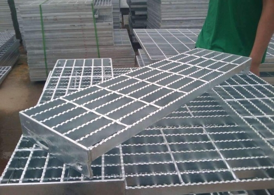 Chine Matériel de haute résistance en acier galvanisé extérieur durable de bandes de roulement d'escalier Q235 fournisseur