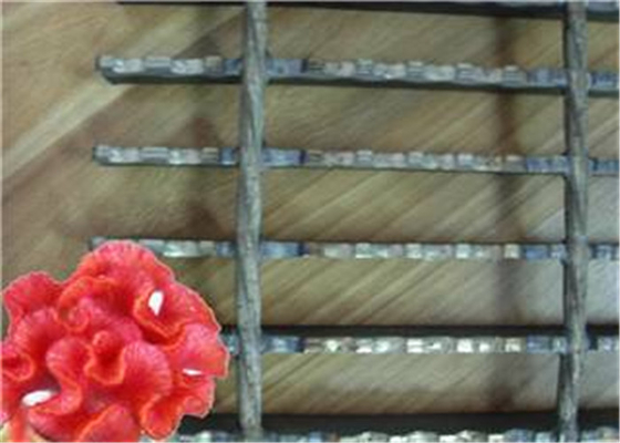 Chine Plancher en acier dentelé de maille de grille, glissant la grille en acier de plate-forme de résistance fournisseur