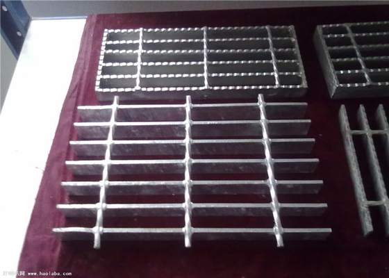 Chine Anti corrosion tordue durable discordante en acier de barre dentelée par grille en acier fournisseur
