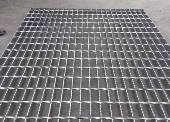 Chine Solides solubles râpant le plancher en acier tordu de barre râpant la barre 32mm x 5mm de plaine de 6 x de 6mm fournisseur