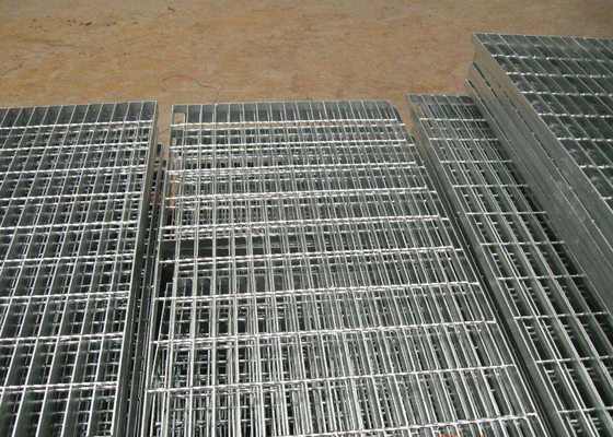 Chine Lancement discordant 30mm x 100mm, grille galvanisée de plate-forme d'acier inoxydable d'acier fournisseur