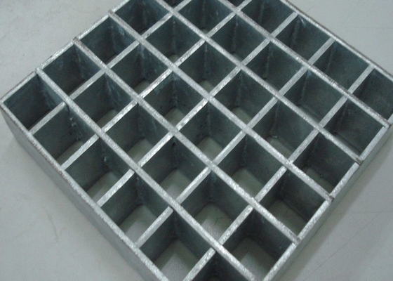 Chine Acier résistant d'acier doux râpant la grille de barre d'acier de grilles de drain en métal de 75mm x de 6mm fournisseur