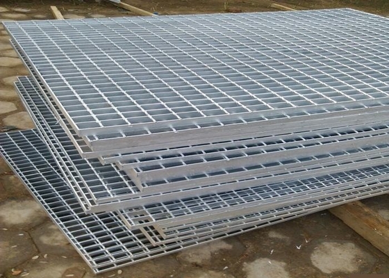 Chine La forge 25x3 standard a galvanisé le type plat matériel en acier de la grille A36 fournisseur
