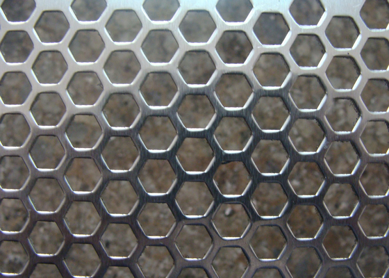 Chine Trou hexagonal/rond de maille perforée galvanisée en métal ouverture de 3mm - de 200mm fournisseur