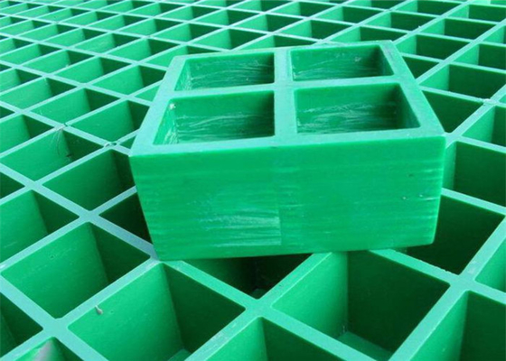 Chine Grille de fibre de verre moulée par plate-forme, plancher de grille de fibre de verre de perforation rectangulaire fournisseur