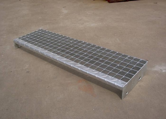 Chine Étapes en acier galvanisées par mode contractées, divers type étapes d'escalier en métal fournisseur