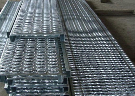 Chine Acier extérieur en acier galvanisé résistant de l'échelle Q235 de bandes de roulement d'escalier de glissement fournisseur