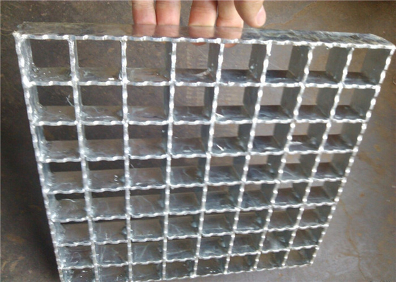 Chine Poids léger extérieur galvanisé par grille en acier dentelé laminé à chaud fournisseur