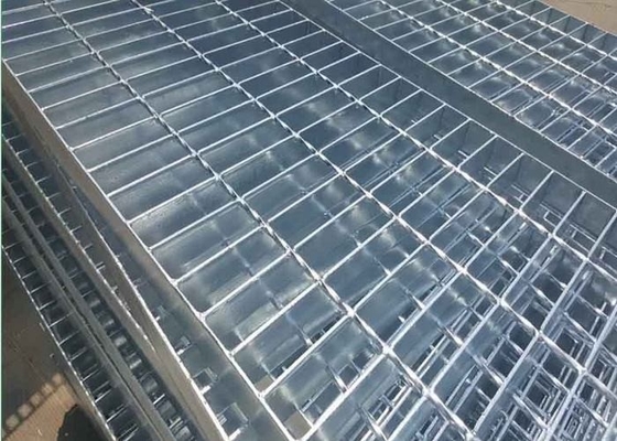 Chine Le type simple la grille de passage couvert en métal, 25 x 5/30 x 3 a galvanisé la grille de plancher fournisseur