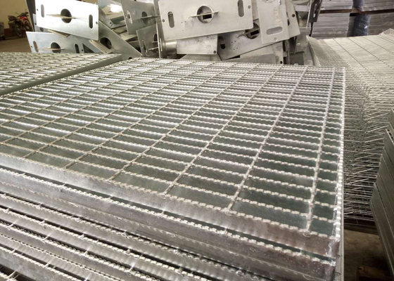 Chine Anti grille de plancher d'acier inoxydable de la grille de barre d'acier d'acier doux de glissement/Q235 A36 SS304 fournisseur