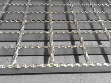 Grille de sol de tranchée antidérapante en acier galvanisé soudé robuste