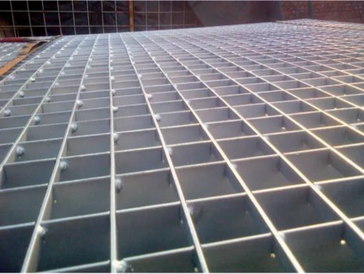 Q235/Q345 Matériau Grille de drainage en acier galvanisé à conception carrée