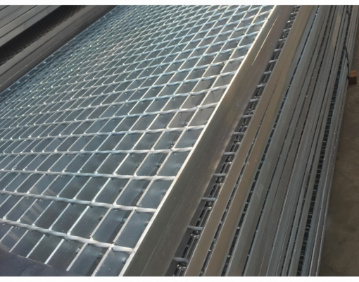 Grille de drainage en acier galvanisé de conception carrée Q235/Q345 Matériau
