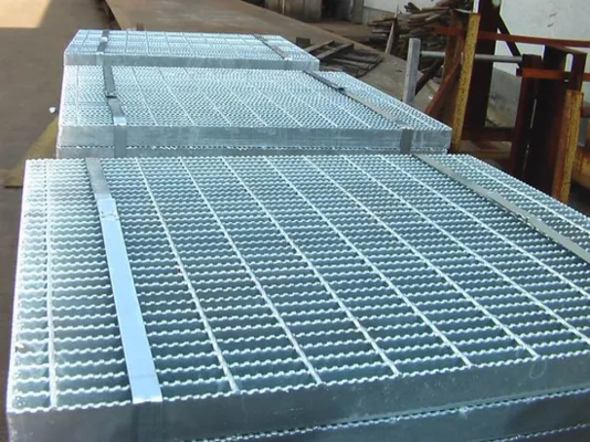 Matériau de grille de drainage en acier galvanisé Q235/Q345