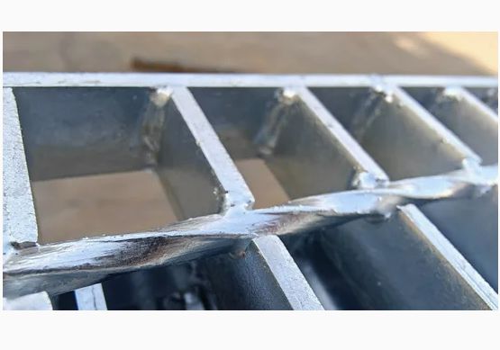 Poids de la grille de plancher de barres d'acier galvanisées DIP chaud à forte charge