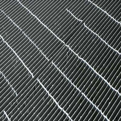 Plateforme de grille en acier galvanisé à chaud DIP avec propriétés anticorrosion et conceptions personnalisables pour une utilisation industrielle