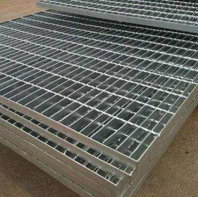 Grille en acier dentelé galvanisé avec barre de roulement de 25x5 mm pour revêtement de sol antidérapant