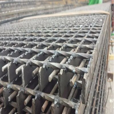 Grille caillebotis antidérapante polyvalente en acier inoxydable 304 316 pour la sécurité industrielle