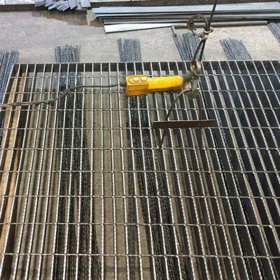 Grille de barre en acier inoxydable Heel Guard Mini Mesh avec finition de passivation