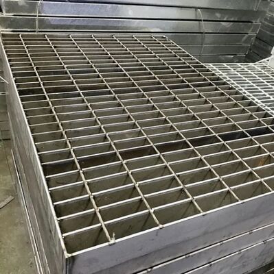 Grille d'escalier robuste en acier inoxydable conforme à la norme ANSI pour la sécurité industrielle