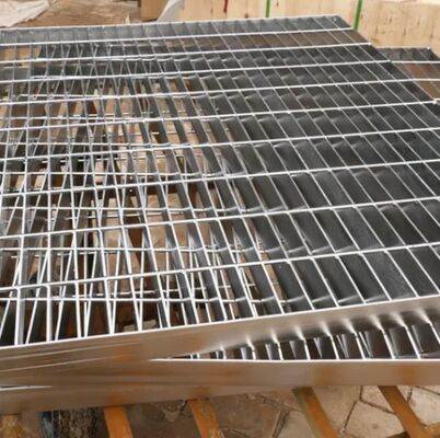 Grille de drainage robuste en acier antidérapant avec propriétés de résistance aux acides/alcalis pour usage extérieur