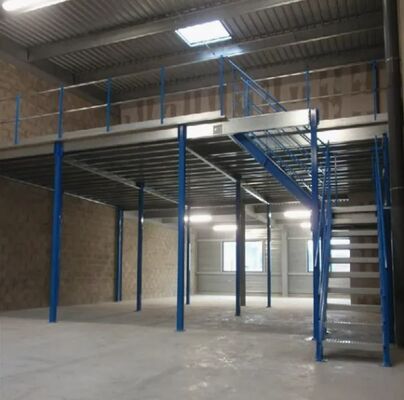 Plate-forme de structure en acier personnalisée à haute capacité de charge avec distance d'étagère réglable pour un assemblage facile