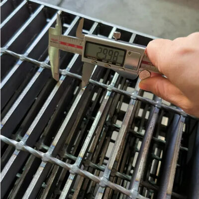 Plate-forme de grille en acier antidérapante galvanisée avec des tailles personnalisables pour les passerelles et l'usage industriel