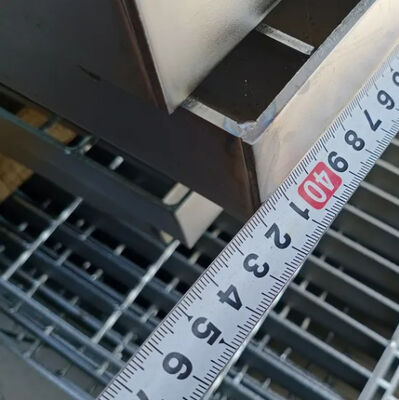 Grilles en barres d'acier galvanisé avec barres croisées soudéses pour revêtements de sol de plateformes industrielles