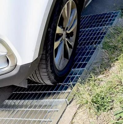 Grille en acier à roulement serré avec finition galvanisée à chaud et tailles personnalisables pour les plates-formes industrielles