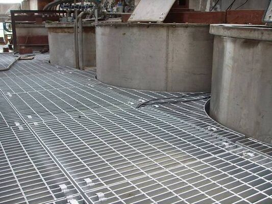 Plate-forme industrielle de grille en acier antidérapante galvanisée avec des tailles personnalisables