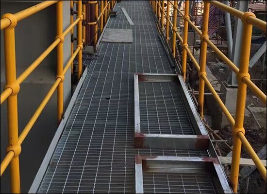 Plate-forme industrielle de grille en acier antidérapante galvanisée avec des tailles personnalisables
