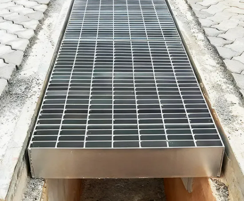 Grille en acier galvanisé de haute sécurité pour les systèmes de drainage de plancher aux tailles personnalisables
