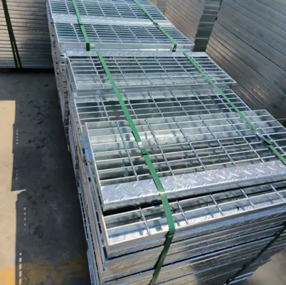 Caillebotis en acier galvanisé à chaud avec surface antidérapante et tailles personnalisables pour usage industriel