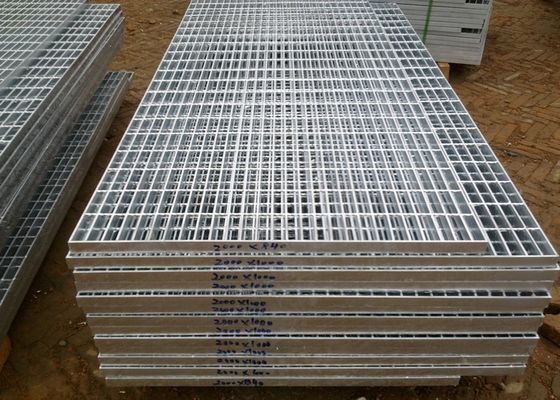 Le plancher industriel discordant en acier de plate-forme de couleur de ruban râpe le type simple