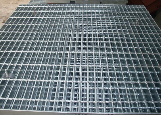 Plaque d'acier à carreaux extérieure argentée, plancher laminé à chaud de plat de diamant