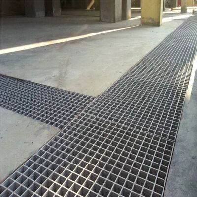 Grille de drainage en acier galvanisé avec tailles personnalisables, surface antidérapante et conception ouverte