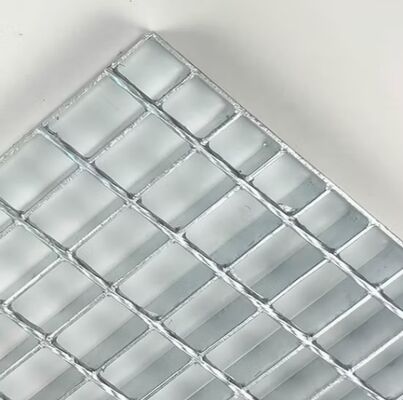 Caillebotis en acier galvanisé à chaud de style dentelé avec barre porteuse de 25x3 pour plates-formes industrielles