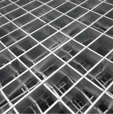 Grille en acier galvanisé dentelé pour des passerelles de plateforme sûres et personnalisables