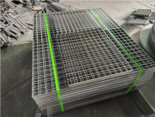 Grille en acier galvanisé robuste pour canaux de drainage industriels et applications marines