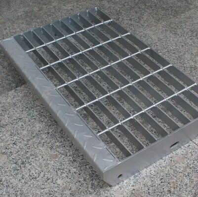 Caillebotis en acier galvanisé à chaud avec grille carrée et matériau Q235 pour marches d'escalier