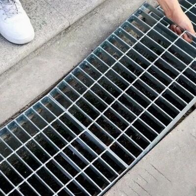 Grille à barres dentelées avec grille en acier galvanisé à chaud pour applications anti-dérrapage sur les trottoirs
