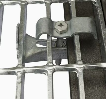 Grille d'escalier robuste en acier inoxydable conforme à la norme ANSI pour la sécurité industrielle