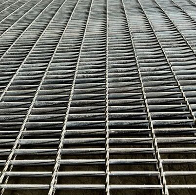 Grilles en acier galvanisé à chaud résistant au glissement, de tailles personnalisables pour les sols industriels