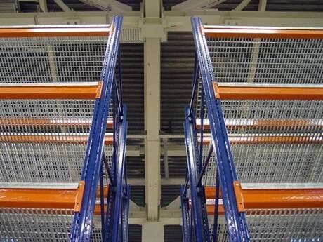 Grilles en acier à haute résistance galvanisées à chaud avec surface dentelée pour plates-formes industrielles