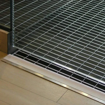 Grille d'acier galvanisé à chaud DIP avec barre de roulement de 25x5 mm et style dentelé pour les allées industrielles